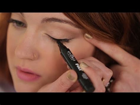 How to put on eyeliner for beginners. How To: Apply Liquid Eyeliner for Beginners - YouTube