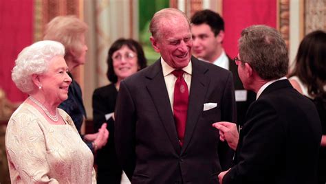 La reina isabel y el príncipe felipe. Principe Felipe, esposo de la Reina Isabel II, es ...