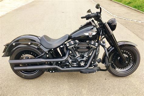 Fashioned with satin chrome and denim black, the 2010 harley davidson softail fat boy lo ($16,300) offers the bold presence of the fat boy with a darker and lower design. Harley Davidson FAT BOY "glossy black" - Man Nastybike