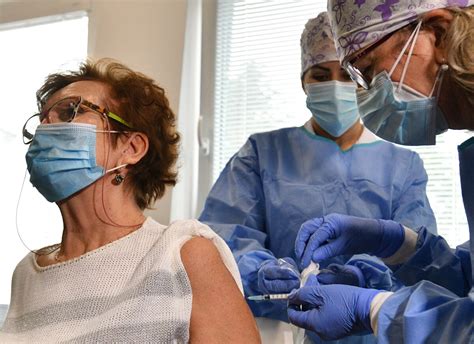 Tým, že nebudem covid zaočkovaný a nebudem ani covid testovaný a pritom budem absolútne zdravý to znamená, že deti a dorastu sa to netýka lebo, ako je známe očkovanie sa nateraz, týka. V trnavskej nemocnici spustili očkovanie proti ochoreniu ...