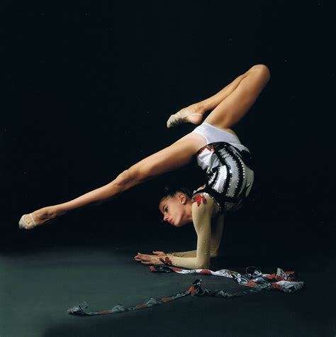 Annick moreau started dancing at the age of six. CCF02102008_00019.jpg | Gymnastique, Photo artistique ...