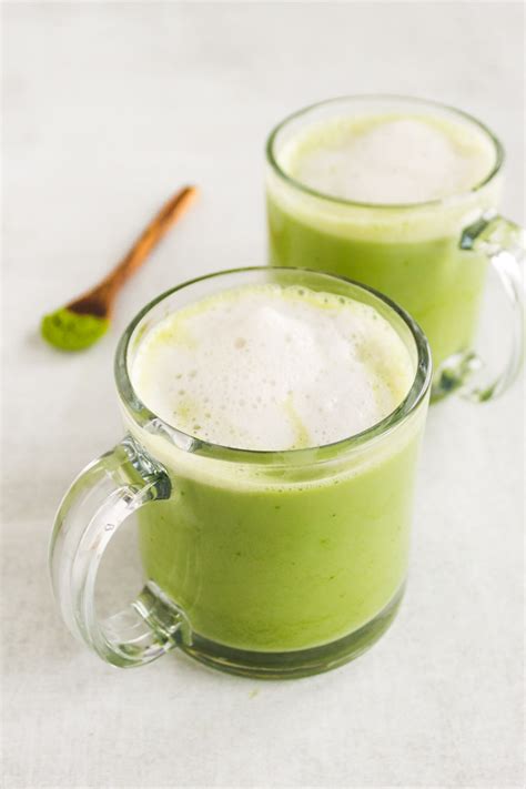 How to make matcha latte art like a pro. How to Make a Matcha Latte - Robust Recipes