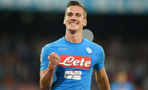 Pemain polandia itu menyemprot klubnya karena tidak membiarkannya hengkang pada musim panas ini. Calcio Napoli, Milik cambia casa dopo la rapina: abiterà a Posillipo