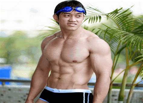 Trong ảnh có thể thấy, vợ chồng bà phương hằng và gymer đã cùng nhau trò chuyện vui vẻ. Gymer Duy Nguyễn là ai?