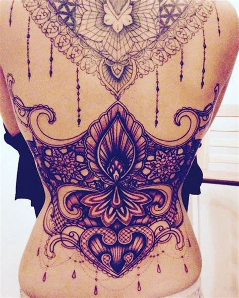 Feb 01, 2021 · back tattoos tend to be bold statement pieces because the back is a large flat canvas that can accommodate all types of design ideas. 240+ Cute Lower Back Tattoos For Women (2020) Tramp Stamp ...