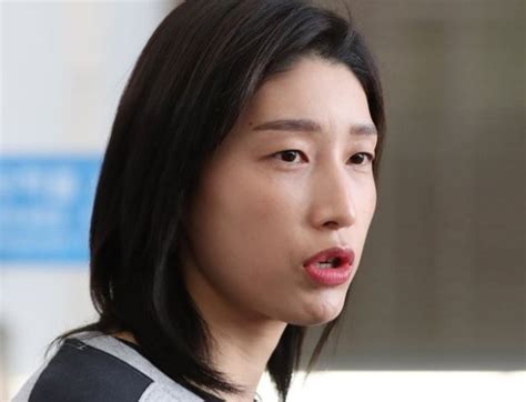 May 27, 2021 · '김연경 집중 견제' 한국 여자배구, 한일전 셧아웃 패배 입력 2021.05.27 23:28 수정 2021.05.27 23:30 김태훈 기자 (ktwsc28@dailian.co.kr) 김연경 발 / 스포츠서울 - "시간 더 걸릴 듯"…국내 복귀 고민 ...