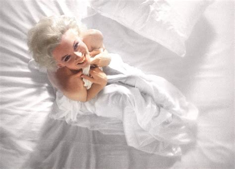 Limited edition of 200 copies numbered 121/200 with certificate of. Douglas Kirkland - Marilyn Sheets