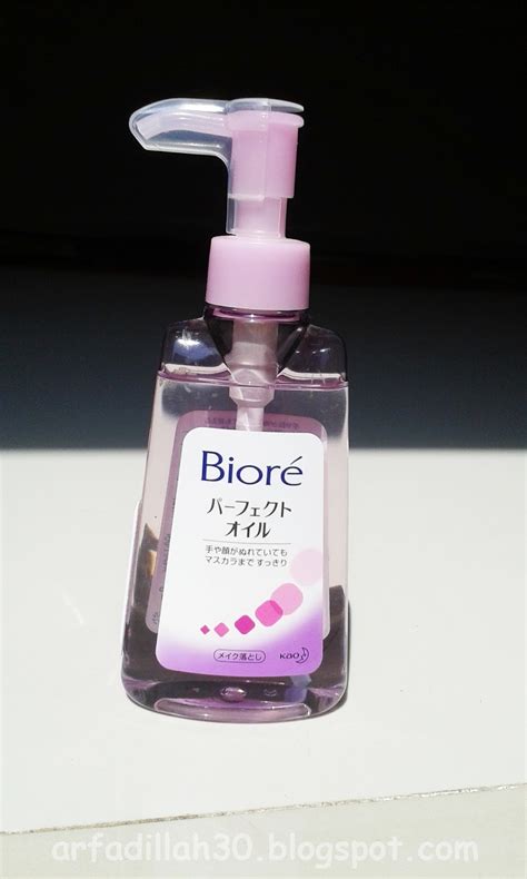 Find your next great addition to your skincare routine. KykyFL's Beauty Site: BIORE OIL CLEANSING MAKEUP REMOVER