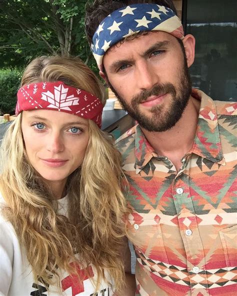Kate bock is the sports illustrated swimsuit model who everyone is falling in love with, including cavaliers power forward, kevin love! Kevin Love i Kate Bock - Super Express