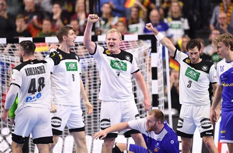 Verpasst sie die qualifikation für olympia, droht schwerer schaden. Handball-WM 2019: Deutsche Handballer besiegen Island ...