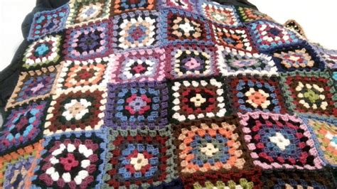 Ich habe mir vorgenommen eine decke zu häkeln. "Verliebt in Wolle": Granny Square Decke