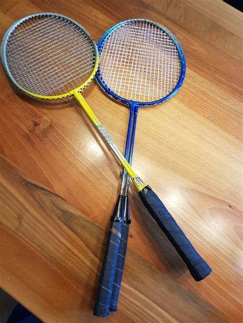 Erinnerungen an die eigene kindheit/jugend in der gasse werden wach. 4 Federball-Schläger - Badminton kaufen auf Ricardo