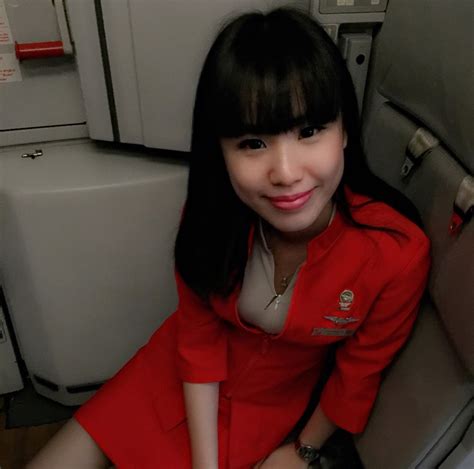 Designed by filipino fashion designer puey quinones, the new uniforms have long sleeves, a visor, a medical mask and a hood for flight attendants. 【Malaysia】 AirAsia cabin crew / エアアジア 客室乗務員 【マレーシア】 | 客室乗務 ...