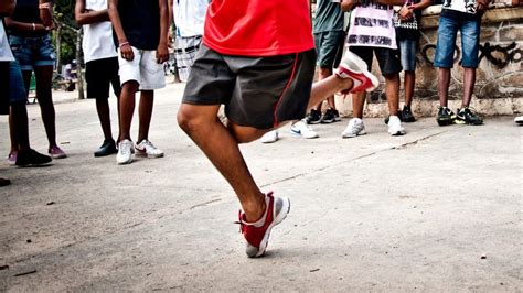 Profissionalizou e ganhou espaço no mundo funk. "Funk carioca": descubra como surgiu o funk no Brasil