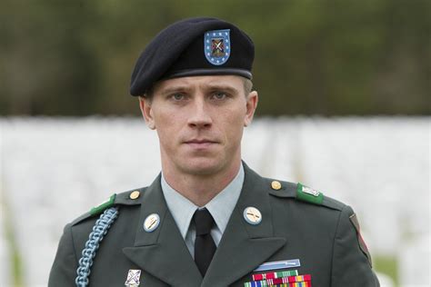 Billy lynn é um jovem soldado de 19 anos, que consegue sobreviver, junto de seus colegas de exército, a um tiroteio no iraque em 2005. Filme A Longa Caminhada de Billy Lynn Online Dublado - Ano ...