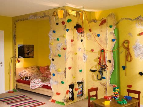 Um die muttern in der kletterwand zu verankern braucht es bohrlöcher und diese wollen in einem praktischen und schön anmutenden lochraster gesetzt werden. Klettern Kinderzimmer Schockierend On Kinderzimmer Designs ...