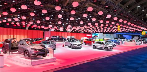 Le tout sans vous faire mal aux pieds. Stand Renault - Salon de l'Automobile Bruxelles - 2015 ...