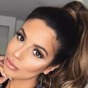 Песни division of laura lee: Laura Lee (YouTube Star) - Bio, Facts, Family | Famous ...
