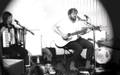 Loney dear — under a silent sea 05:31. LuisterPost: Huiskamerconcert Loney, Dear - DeWereldMorgen ...