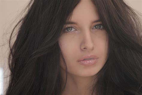 Enjoy our hd porno videos on any device of your choosing! Black Haired Sex Bomb Posing > EroticGlamourTeens.Pics