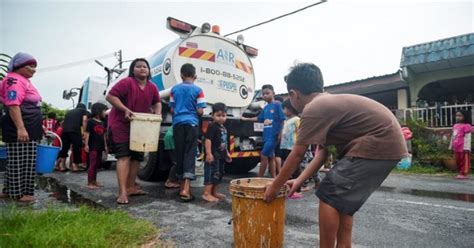 Air selangor have reported the incident to selangor water management authority (luas) and actions have been taken to identify the source of the raw water pollution along sungai semenyih and streams surrounding sungai semenyih, said the statement. Syabas Will Cut Water Supply In Four Selangor Districts ...