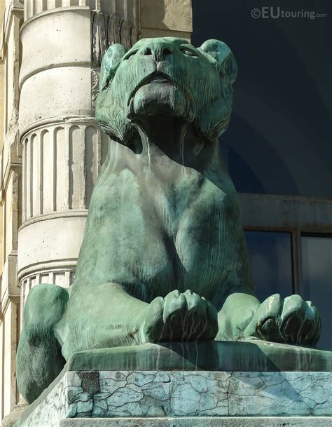 LHS Lioness statue on Aile de Flore at Musee du Louvre - Page 755