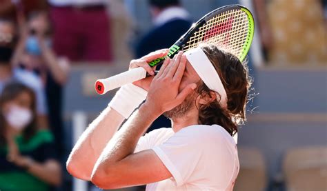 Inquieta un poco zverev a tsitsipas con el 30 iguales pero consigue resolver otra vez el griego. Tsitsipas Vs Zverev : 03nifvltw1olhm : Yet another ...