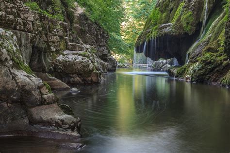 ייתכן שהם נמצאים ב‪bigar cascade falls‬ או בסביבה. The Most Magnificent Waterfall - Bigar - 7 Days Abroad