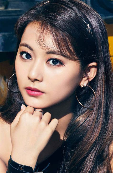 But one of these things is not like the others like a rainbow with all of the colors baby doll. Tzuyu (Twice) Hakkında Bilinmesi Gerekenler | K-Pop Türkiye