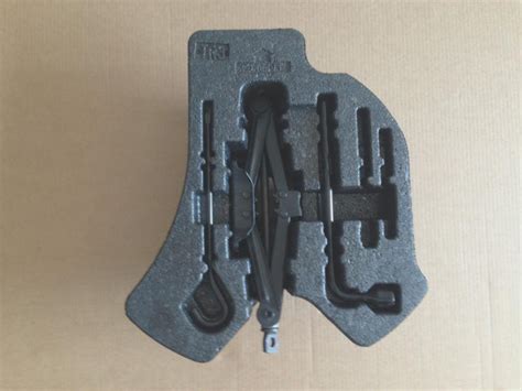 Will this fit my 2010 2wd toyota tundra. Sell 2010 TOYOTA TUNDRA JACK AND TOOL KIT IN EXCELLENT CONDITION in CALIFORNIA, US, for US $84.95