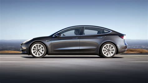 It will seat seven (a $3,000 extra), offers plenty of space, but tesla originally suggested four models would be available, but currently offers three specifications: Tesla Model 3 Standard Range Plus RWD - Sixt Leasing