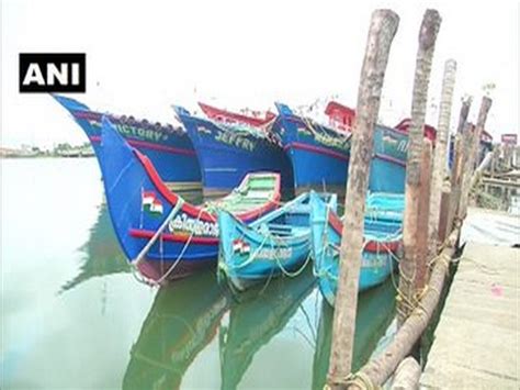 The lockdown kicked in at 6 a.m. Coronavirus lockdown adds to woes of Kerala fishermen ...