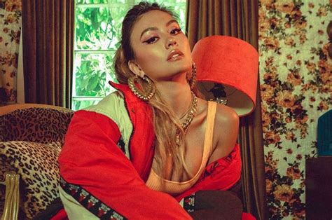 Cewek indo tiktok seksi berkain batik joget malong jarik sarong berkemban kemben. Seksinya Agnez Mo Tampil Eksotis Pakai Kemben Batik saat ...