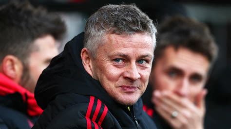 Manchester united's newly installed interim manager clenched. ภาวะผู้นำผสมกลมกลืน กรณีศึกษา Ole Gunnar Solskjær ...