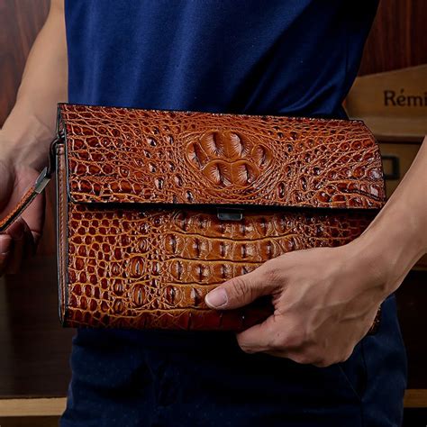 This type of material is favorited by many people in 7. Men's Wallet of Alligator Skin (With images) | Wallet men ...