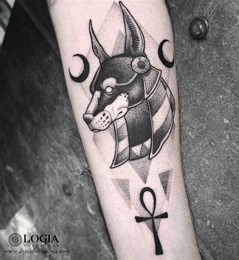 A la hora de elegir que diseño de tatuaje queremos las opciones son infinitas. Los tatuajes egipcios | Tatuaje egipcio, Tatuajes, Tatuaje ...