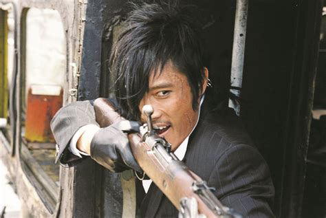A little banter along with the battles. Korean western film takes pastiche to another level ...