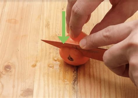 How to cut a lemon, a tomato and a kiwi into dents de loup (wolf's teeth) / tricks. How to cut tomatoes into slices or cubes for salad, tacos ...