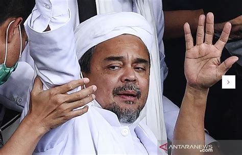 Muslim cleric habib rizieq shihab, leader of the indonesian hardline organisation islamic defenders front, arrives to inaugurate a mosque in bogor on november 13, 2020. Wallpaper Hd Habib Rizieq Shihab Png - Nusagates