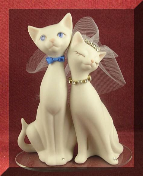 Whether as a cake topper, a shaped cake or a sculpted cat cake, there are endless ways to incorporate cattiness into a beautiful cake design. Cat Wedding Cake Toppers | Cat wedding, Wedding cake ...