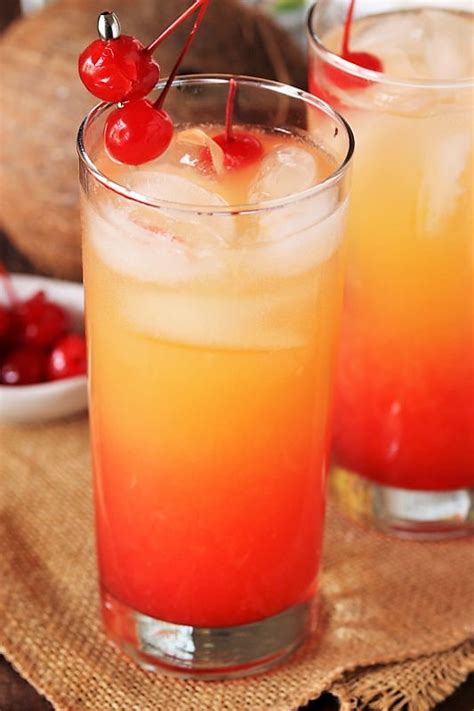 This sunset cocktail tastes like sweet peaches with coconuts, pineapple Malibu Cocktails : Malibu Drink {Fruity Coconut Rum Drink ...