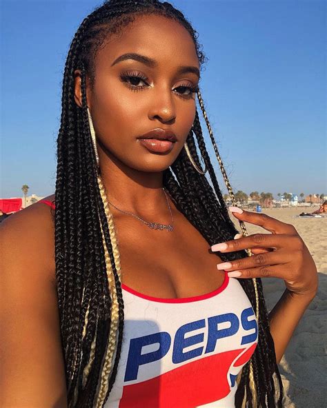 Regardless of your favorite hair color ideas, highlights on dark hair add depth, light, allure and class to women's hairstyles. Pin by 𝐜.𝐚𝐧𝐚𝐮𝐣𝐚𝐤 🦋 on hotties | Natural hair woman, Hair ...