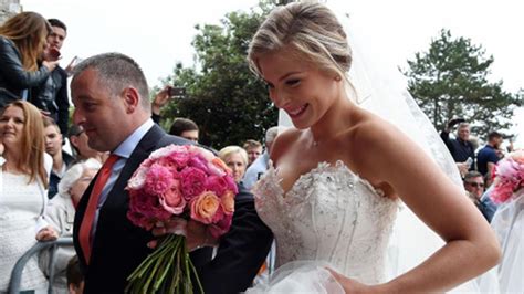 Raphaël varane was born on 25 april 1993. 5 photos du mariage de Raphaël Varane avec Camille Tytgat ...