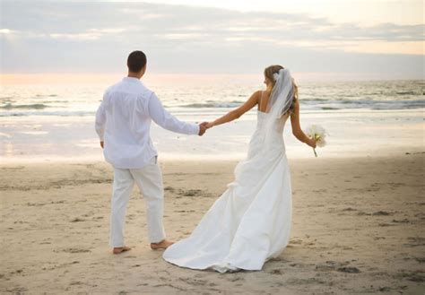 Suggerimenti per un matrimonio in spiaggia indimenticabile: Matrimonio in spiaggia: quanto costa? | Omnia Sposi Napoli