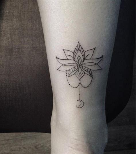 Anche l'om è un simbolo spesso associato al fiore di loto e amplifica l'aspetto spirituale del tatuaggio stesso. Piccolo Fiore Di Loto Mandala Tattoo | TeachersHub