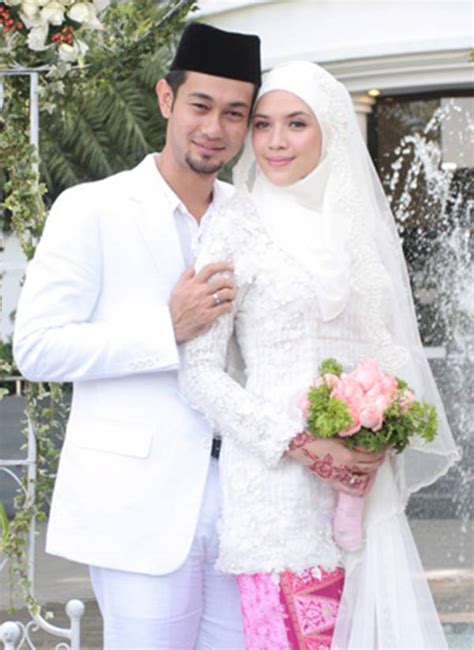 Farid kamil and diana danielle in dlight bronzey brown songket wedding outfit suits their fair complexion pakaian pernikahan gaun pengantin gaun perkawinan. Farid Kamil & Diana Danielle SaH SuaMi Isteri ~ Miss BaNu ...