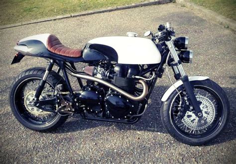 Call me crazy but i love the look and feel of the original triumph bonneville cafe racer prior to the thruxton. :: free the wheels ::: Triumph Bonneville Cafe