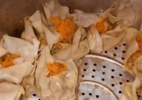 Cara membuat dimsum ayam ternyata nggak seribet yang dibayangkan kok. Resep Dimsum Ayam Udang oleh Nafina Salma Setiawan - Cookpad