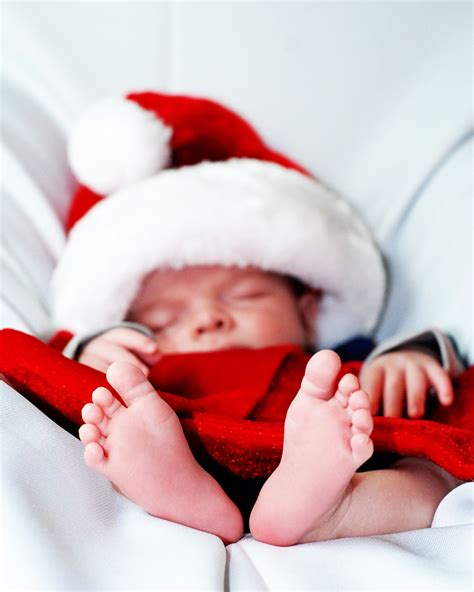 All of your little babies will wear the christmas footsie pj's. Baby Christmas.. footsie tootsies! | Christmas baby, Baby ...