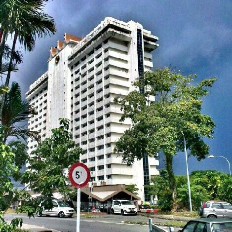 #bangunan_sultan_iskandar #iskandar_kuching #kuching #kuching_simpang_tiga #simpang_tiga_kuching #sultan_iskandar. Bangunan Sultan Iskandar - Government Building